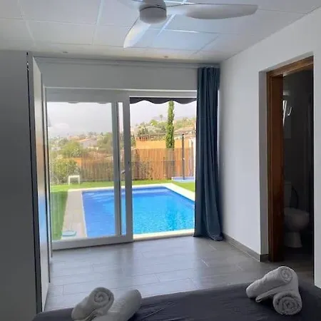 Bonita Con Piscina Privada Y Vistas Al Mar