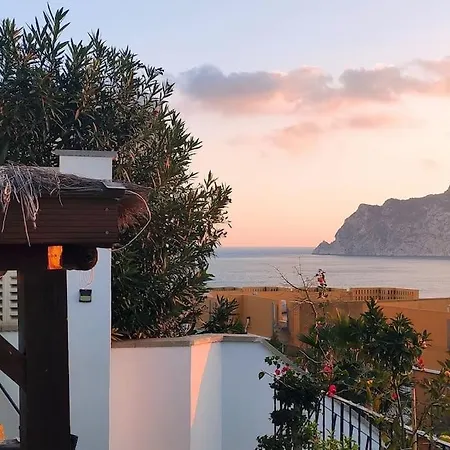 Villa Bonita Con Piscina Privada Y Vistas Al Mar
