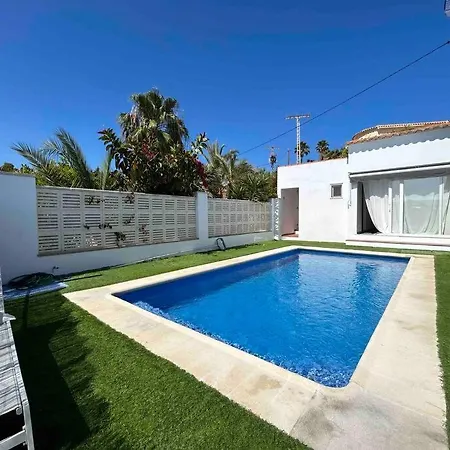Bonita Con Piscina Privada Y Vistas Al Mar