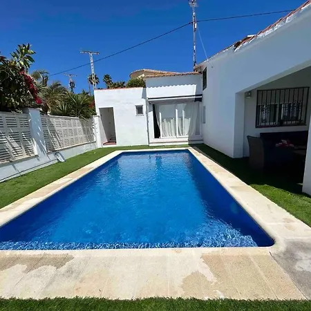 Bonita Con Piscina Privada Y Vistas Al Mar