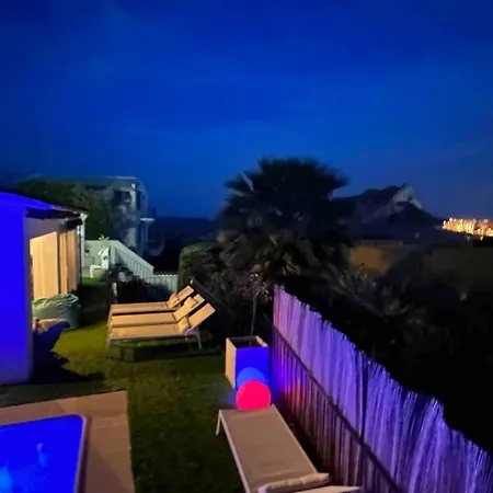 Bonita Con Piscina Privada Y Vistas Al Mar